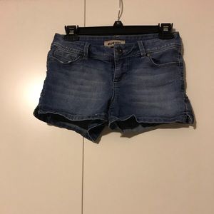 Blue spice denim shorts